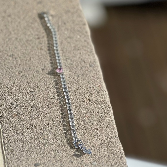 Sparkly Tennis Bracelet with Heart - Picture 3 of 6